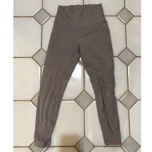 Lululemon aligns size 8 25”